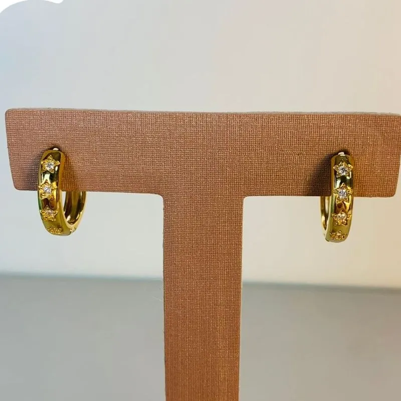 BRINCO ARGOLA CLICK C/ 4 ESTRELAS MICROZIRCONIAS - 16X4MM - Dourado