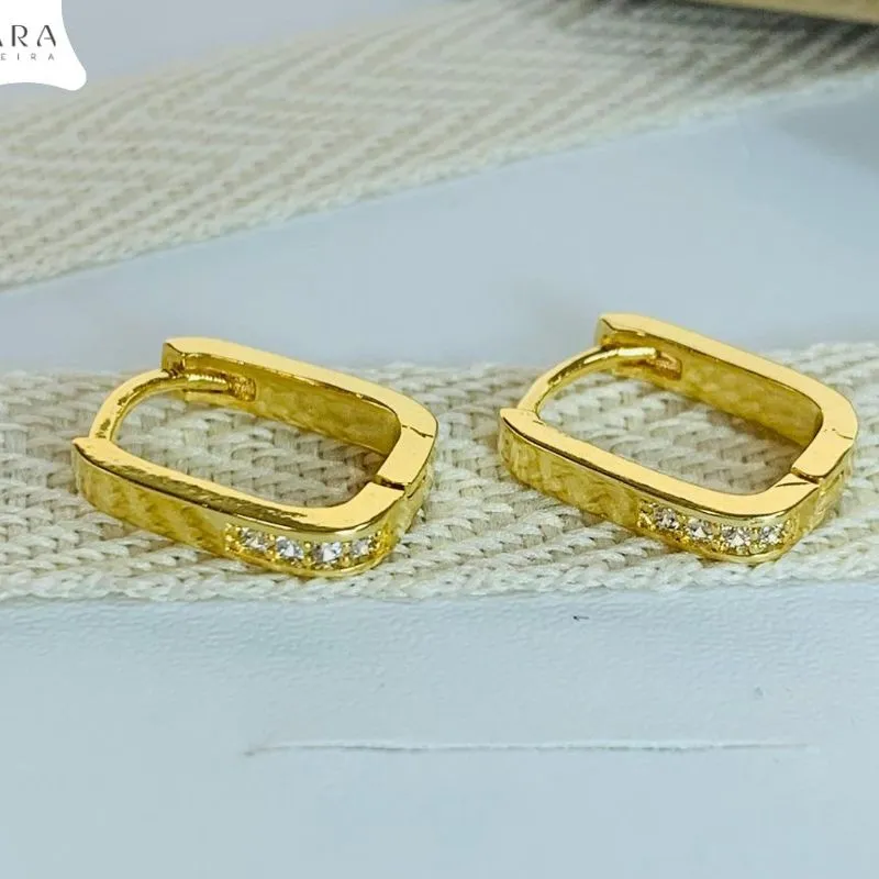 BRINCO ARGOLINHA CLICK QUADRADA C/ 4 MICROZIRCONIAS  - 14X2MM - Dourado