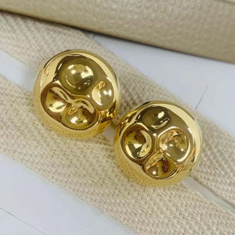 BRINCO ESTILO BOTÃO REDONDO ONDULADO 18MM - LINHA ORGÂNICOS - Dourado