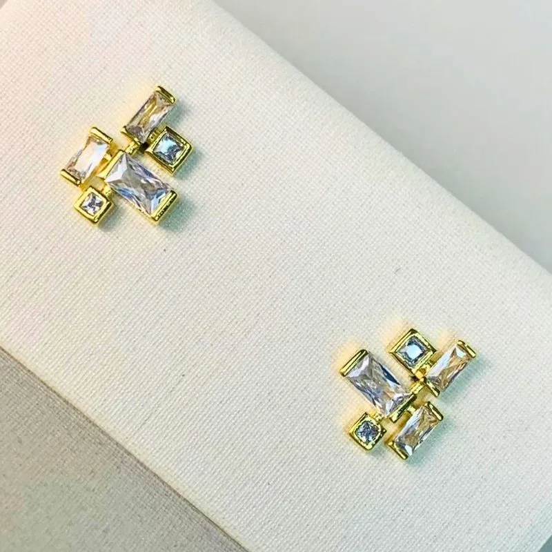 BRINCO GEOMETRICO ZIRCONIAS RETANGULARES E QUADRADAS INTERCALADAS - Dourado